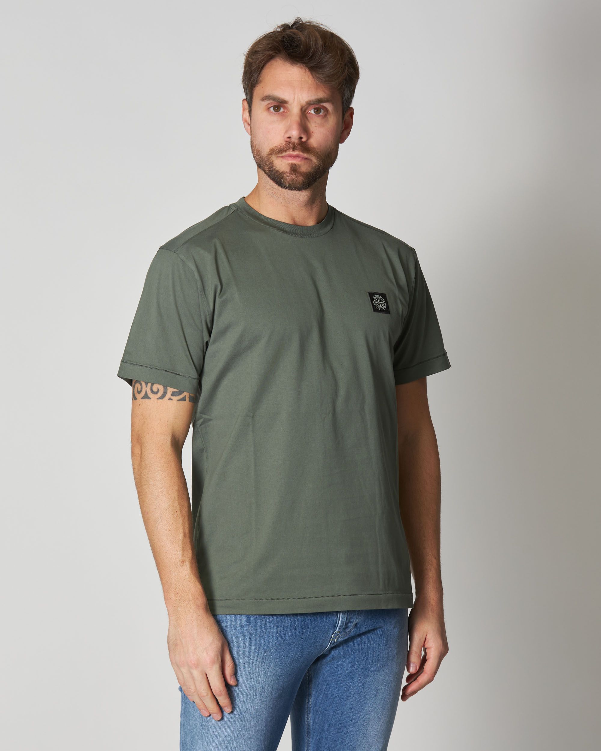 T Shirt in jersey di cotone 60/2 tinto capo con logo cucito sul petto